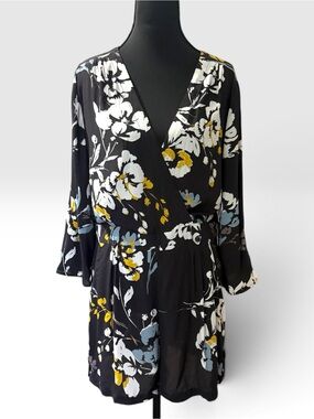 NWT Yumi Kim Liz Floral Wrap Romper Black Size Medium